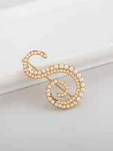 Cargar imagen en el visor de la galería, Monogram Letter Pearl Pendants
